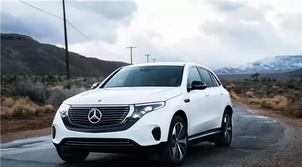 奔驰EQC召回后续航缩水！男子写诗怼奔驰：还不如买老头乐