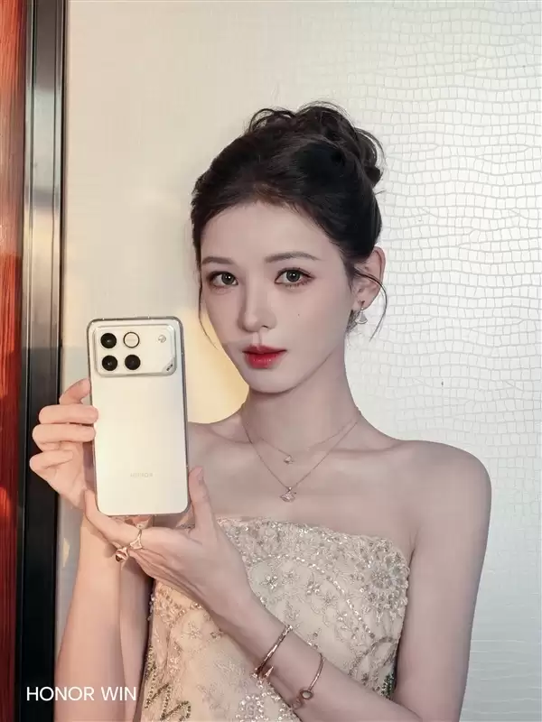 年度电竞神机!荣耀WIN系列全系标配散热风扇+金属中框