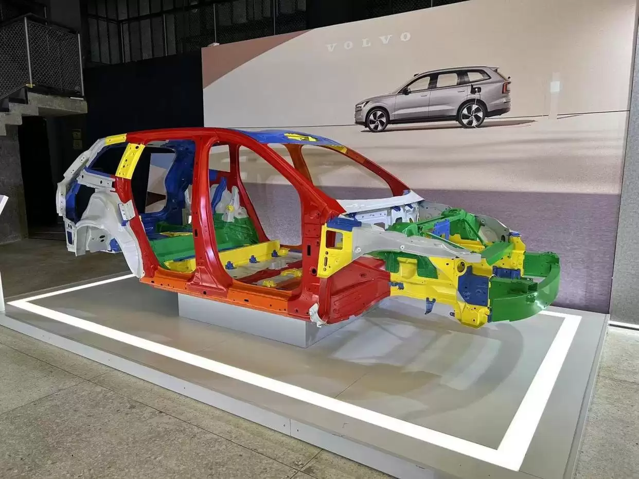 理想汽车科普“一体式压铸”维修性问题：完全不存在“轻轻一碰、马上换车”的说法