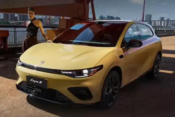 冲刺2025销量目标：多数车企仍在追赶 仅三家率率先“撞线”