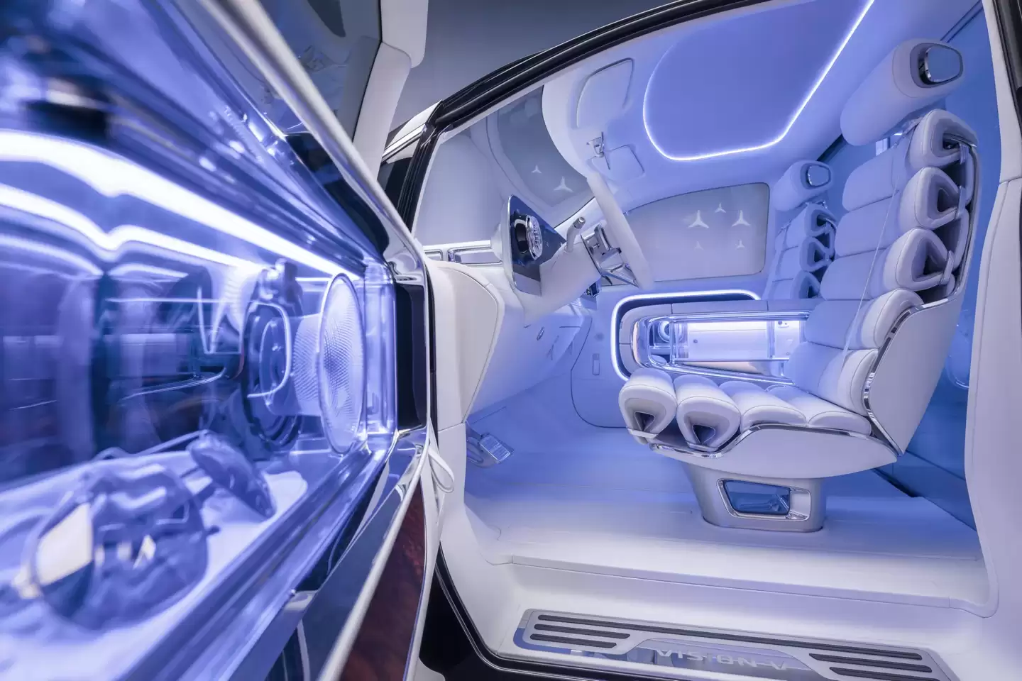 “全球首款豪华城市SUV”：奔驰 VLE 续航超 500 公里，明年 3 月首秀