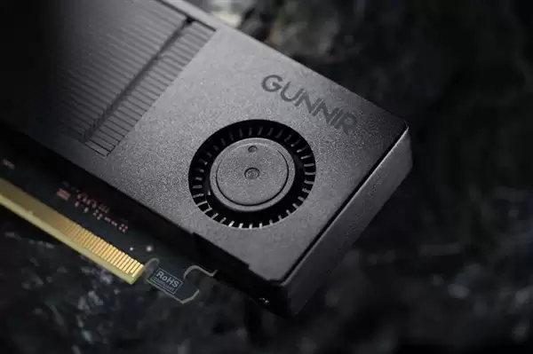 全金属外壳 帅爆！蓝戟发布单风扇迷你版Intel锐炫Pro B50专业显卡