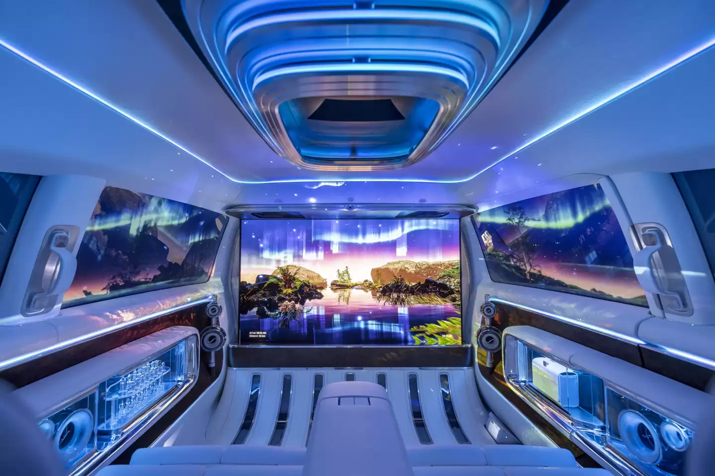 “全球首款豪华城市SUV”：奔驰 VLE 续航超 500 公里，明年 3 月首秀