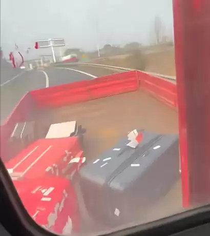 黄晓明经历《人在囧途》 去机场路上车胎爆了 无奈坐上大货车