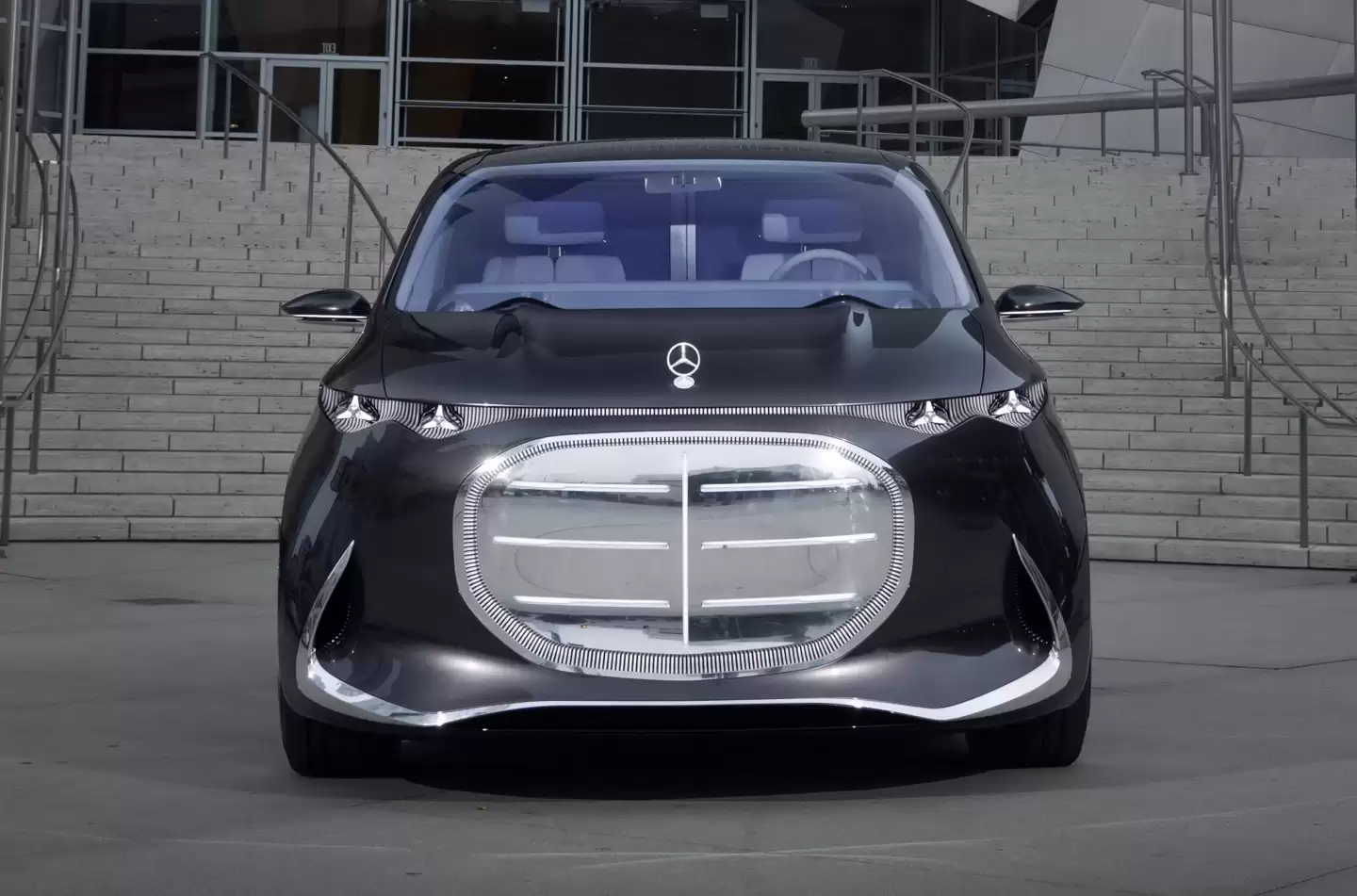 “全球首款豪华城市SUV”：奔驰 VLE 续航超 500 公里，明年 3 月首秀