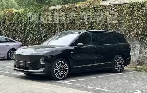 全新ES8：豪华纯电大七座，智享驾乘新体验