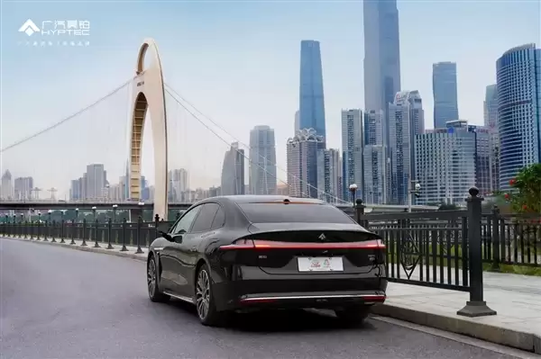 华为乾崑ADS、鸿蒙座舱上车!广汽旗舰轿车昊铂A800开启盲订