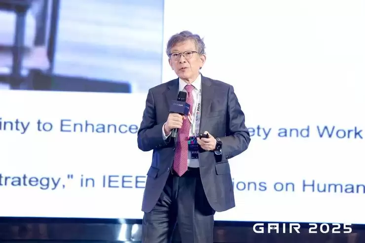 赛马会「软性材料应用机器人」创科实验室总监小菅一弘:如何借助 AI 机器人变革服装生产流程?|GAIR 2025