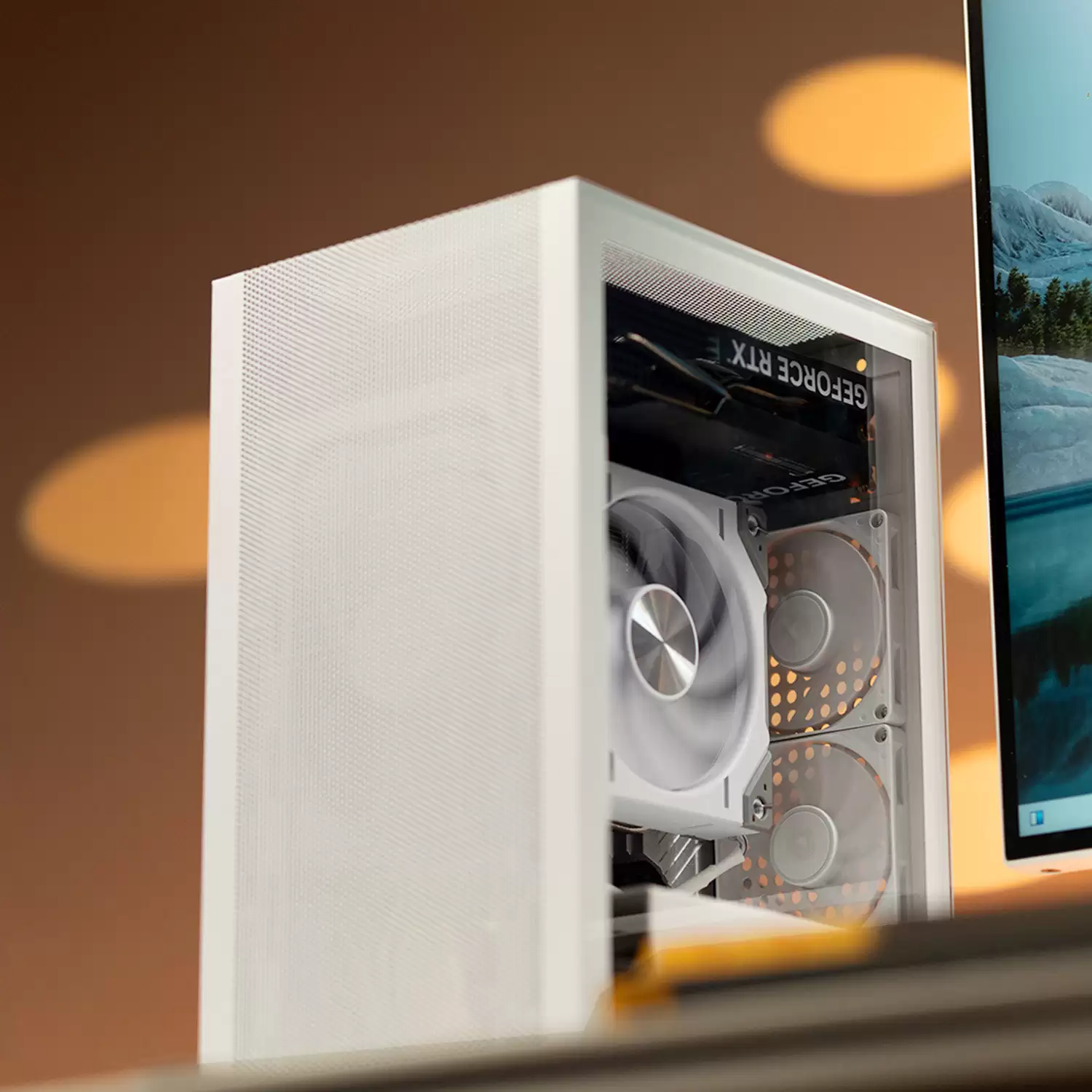 闪鸾立式 ITX 机箱 L200 上市：横向贯穿风道，左右侧板支持互换