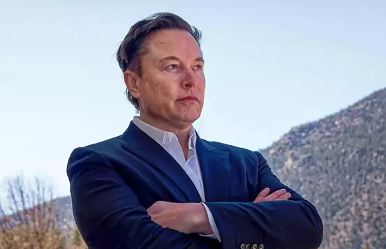 马斯克再谈AI未来:机器人将带来全民高收入时代