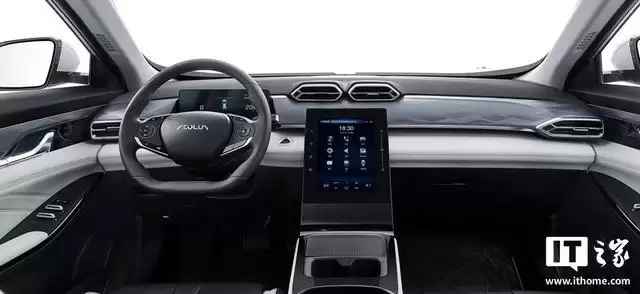 全球首款独立北斗量产车东风风神SKY EV01交付