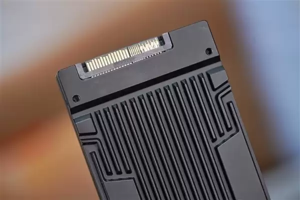 Windows Server 2025原生支持NVMe：性能大幅提升但启用需手动配置