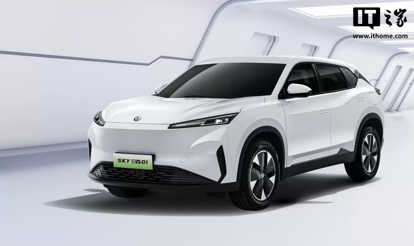 全球首款独立北斗量产车东风风神 SKY EV01 交付