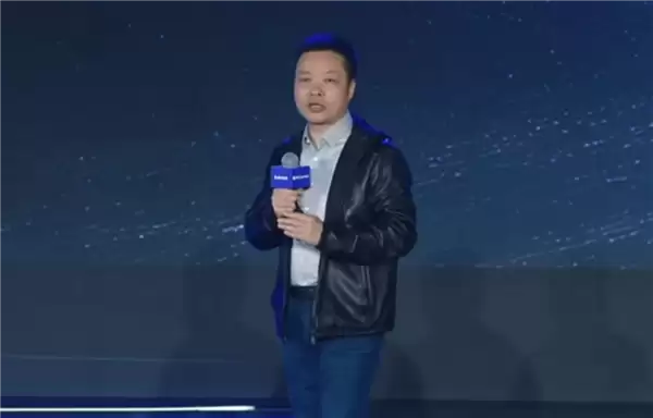 何小鹏曝光小鹏汽车“黑科技”车型：飞机被嵌入汽车尾箱  预计2026下半年登场