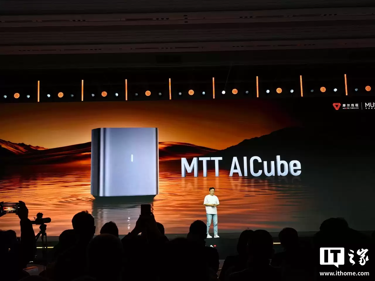 摩尔线程发布MT Lambda具身智能仿真训练平台、MT Robot具身智能解决方案，2026年第一季度开源关键仿真加速组件Mujoco-warp-MUSA