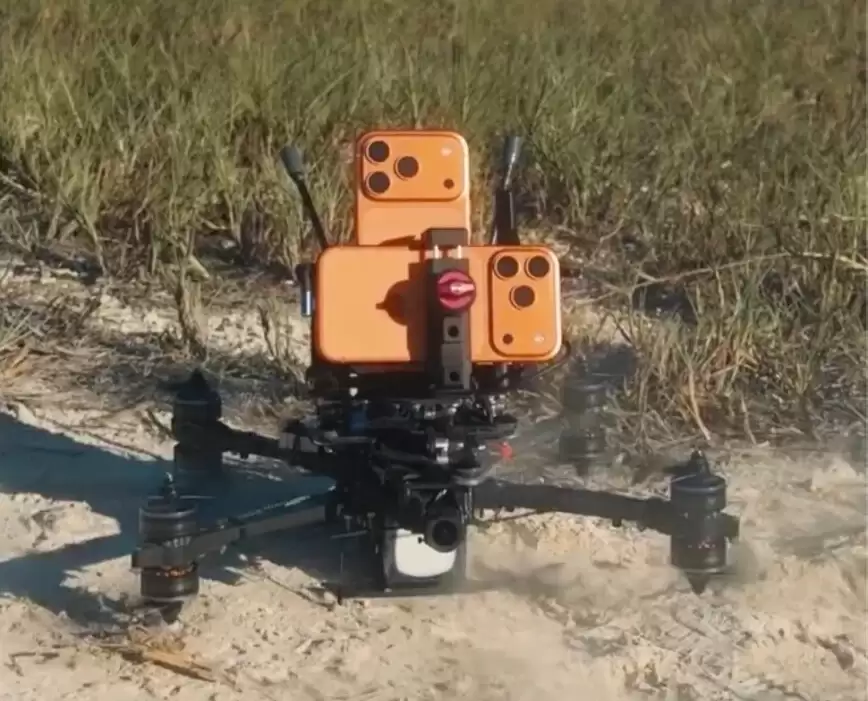 40+ 台苹果 iPhone 17 Pro Max 全程 4K 记录，围观红牛车手水上飞车