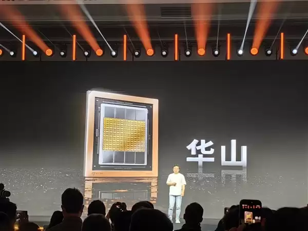 首发“花港”新架构!摩尔线程华山GPU芯片发布:部分性能超越英伟达Blackwell