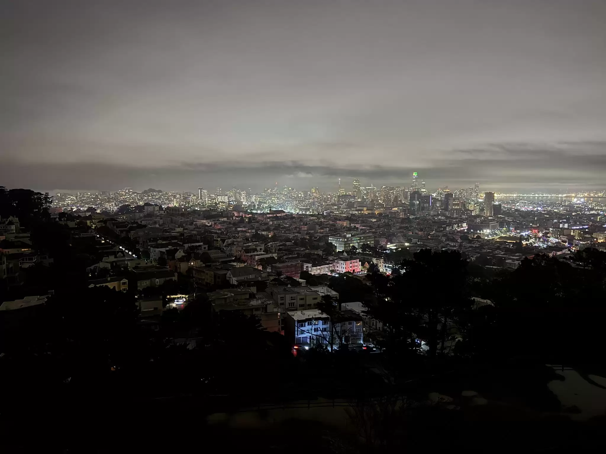 美国旧金山发生大规模停电事故，交通瘫痪、商户停业