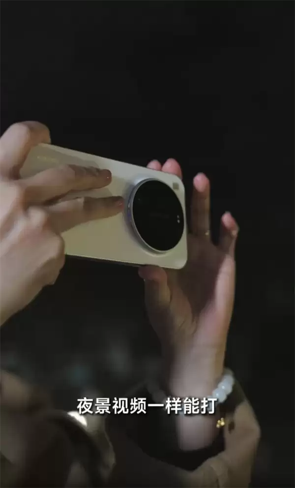 新一代夜神杀到！小米17+Ultra真机全网首秀：大圆Deco、白色机身优雅