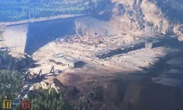 ARC Raiders机械怪物图鉴：轰炸机攻击模式与弱点分析