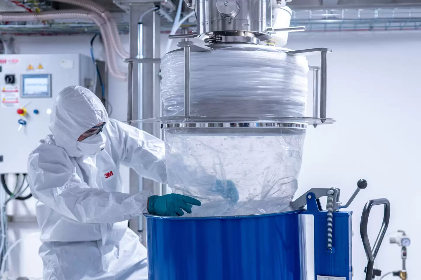 宝马电池直接回收中心宣布启用：机械拆解技术省却化学处理环节，年处理量将达数十吨级