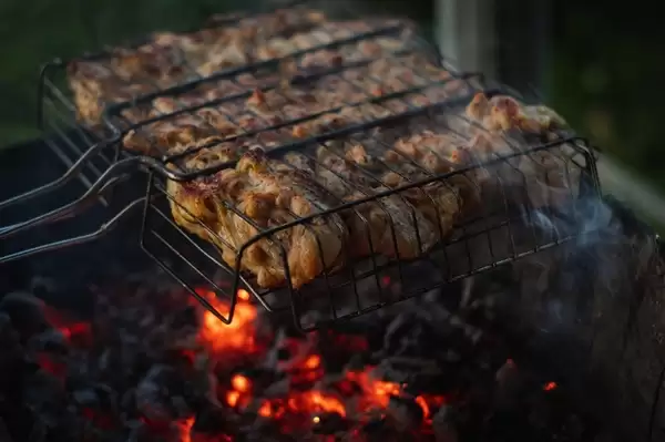 烤鸡少年近30日涨粉超50万 60秒视频广告报价5000元