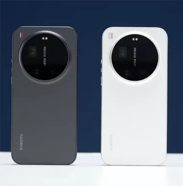 卢伟冰公布小米17 Ultra真机：首次直屏直边。8.29mm史上最薄