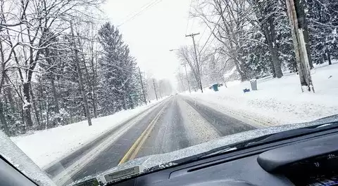 冬季行车安全防护全攻略:系统维护与驾驶技巧