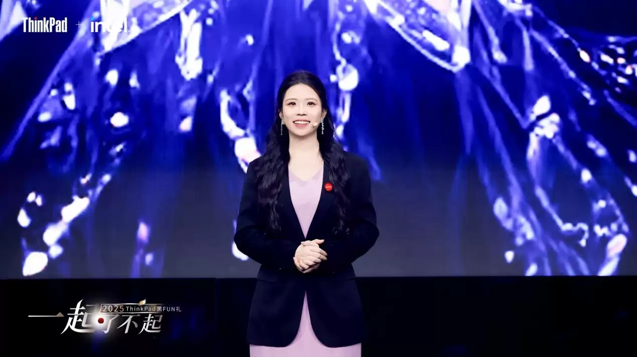 ThinkPad黑FUN礼发布两大原型机 天禧AI足球智能体亮相
