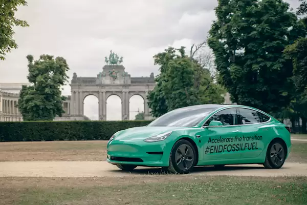 新车大降价、自动驾驶网约车一直跳票!租车行买特斯拉建车队 亏惨了