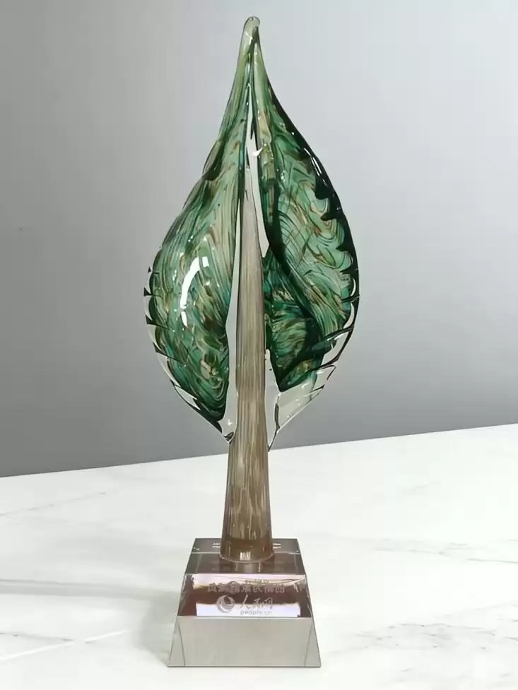 海豚 AI 学荣获多项权威大奖引领智能教育迈向新阶段