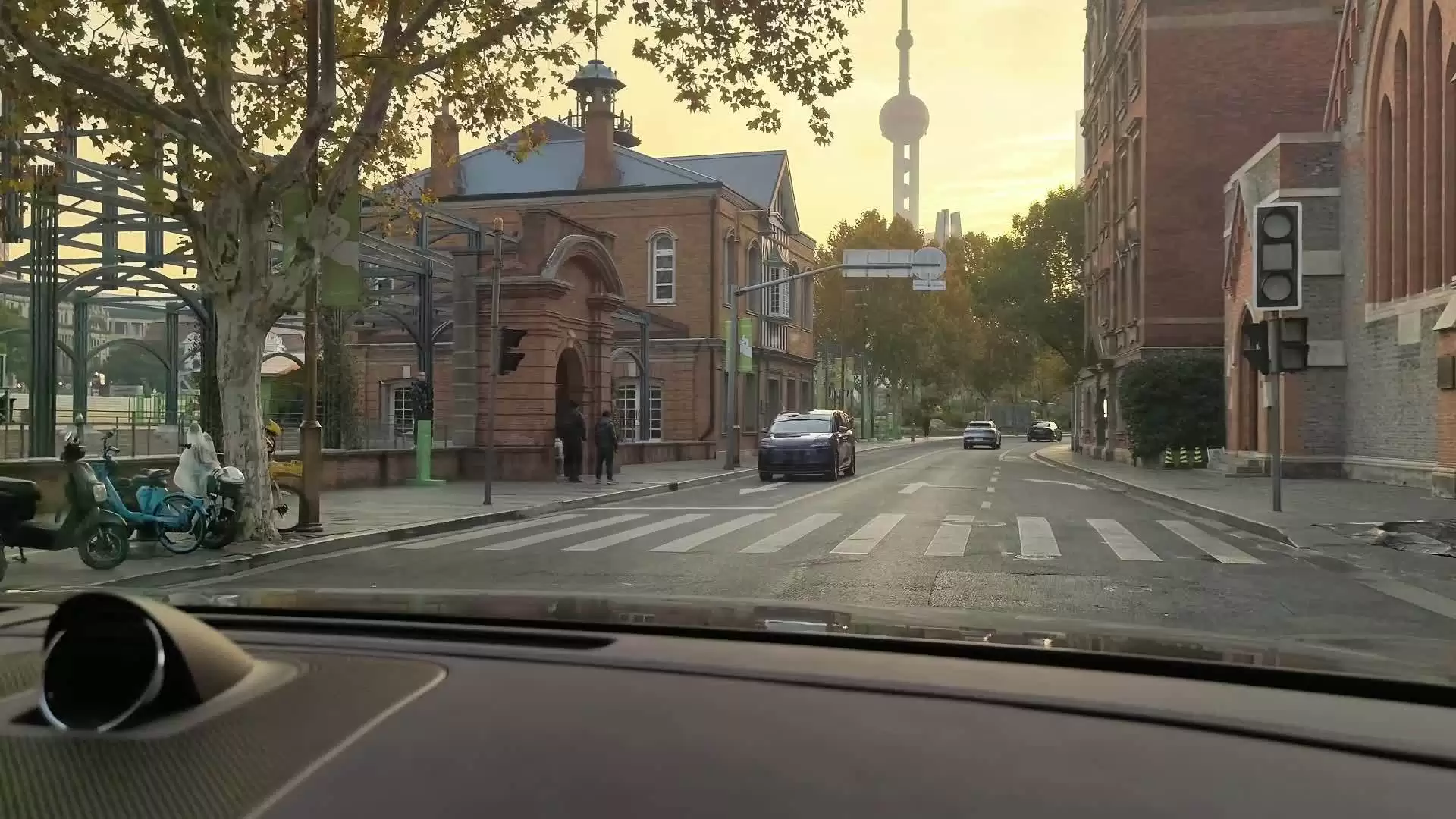 鸿蒙智行智界 V9 旗舰 MPV 配置曝光:满血途灵平台、华为三电套装,搭载全新激光雷达