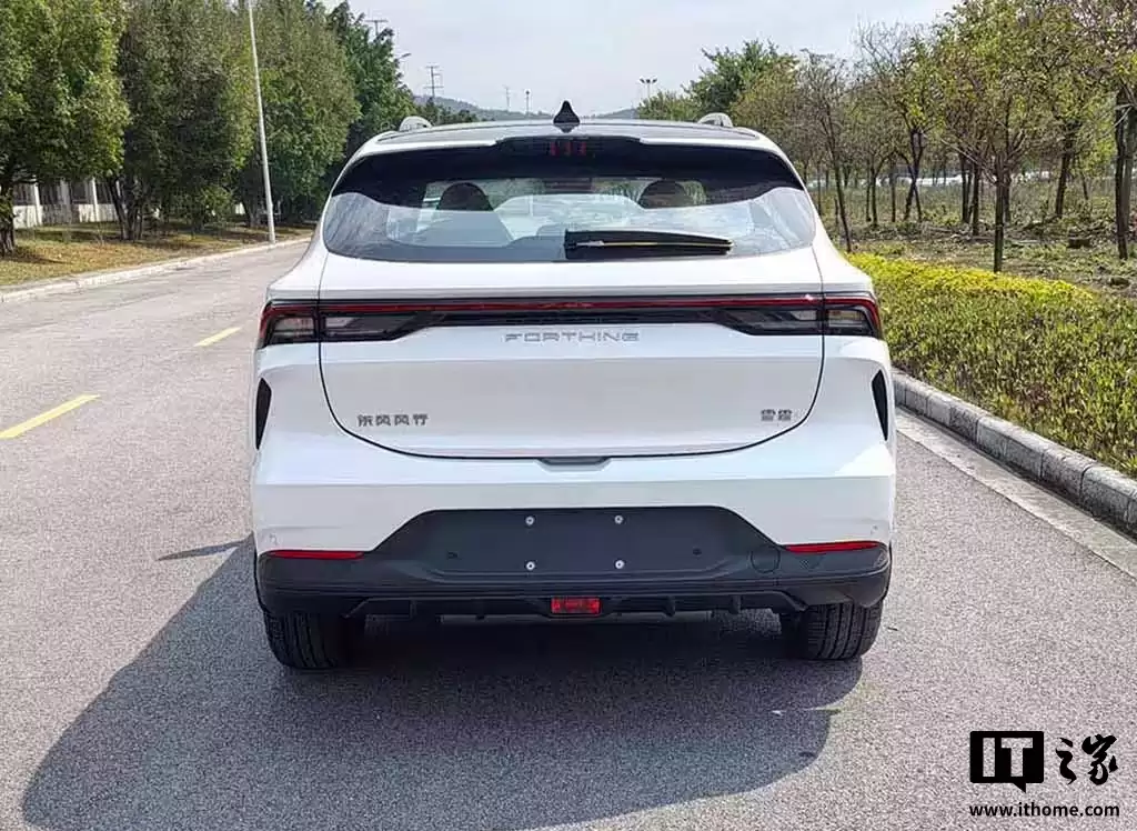 东风风行雷霆增程版上市:纯电续航 230km,售 12.99 万元