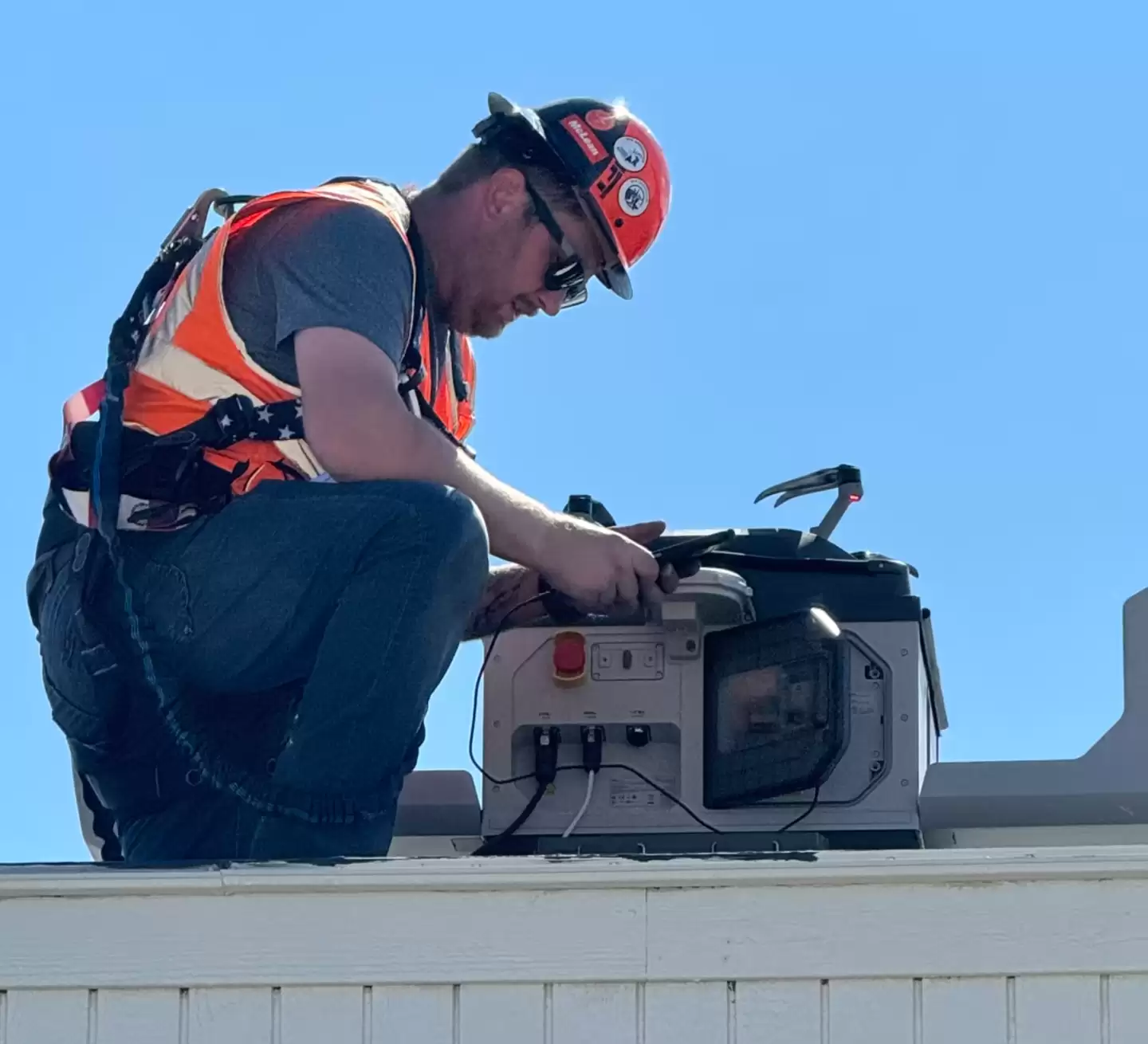 美国政府封禁外国无人机引发愤怒,飞手称中国无人机无法替代