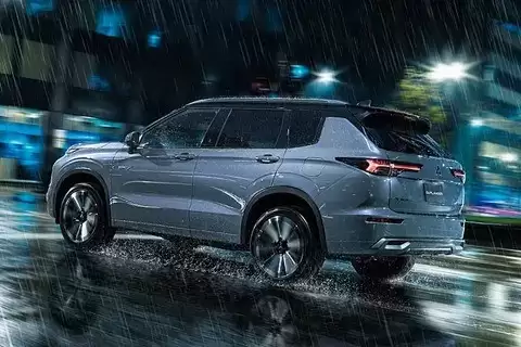 三菱欧蓝德PHEV推Black Edition特别版，黑化外观+高阶内饰亮相