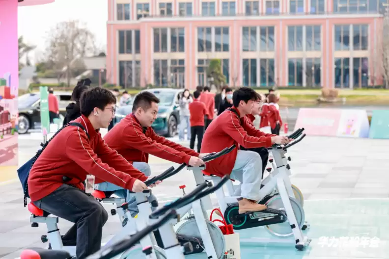 繁星共熠练秋湖：2025 华为花粉年会相聚上海，以热爱共织星河