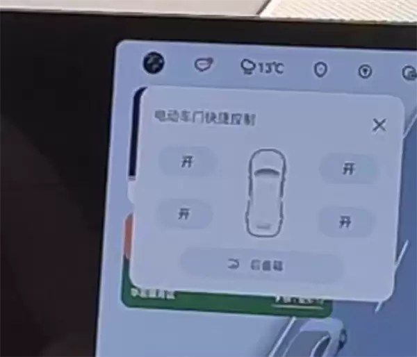 美女博主乘坐问界M9体验L3自动驾驶:一键激活 失能自主靠边