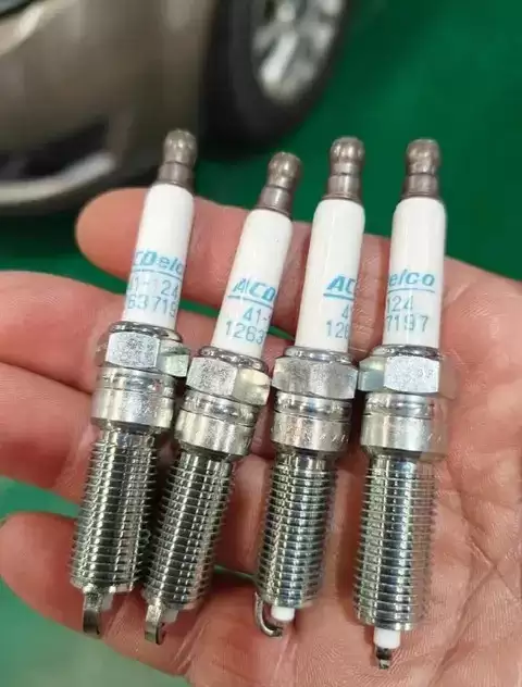 火花塞更换须严谨：选型匹配、规范安装与专业施工缺一不可