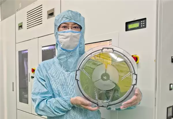 重大技术突破！漮天天成发布全球首款12英寸高质量碳化硅外延晶片