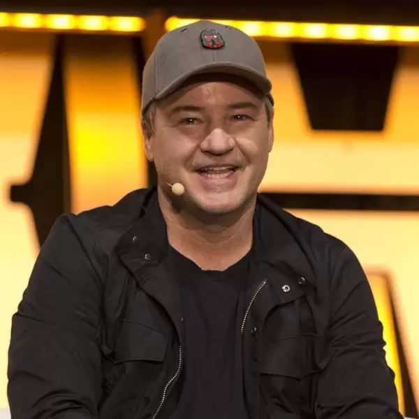 《使命召唤》联合创始人开法拉利撞护栏起火身亡 事发视频公布