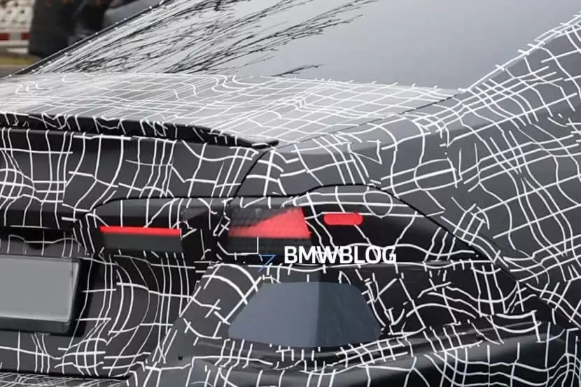新款宝马 M5 原型车谍照曝光：前脸双肾格栅、大灯崭新