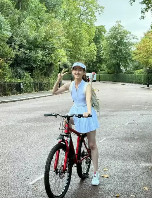 章泽天晒网球新照：坚持运动的第40天 活力满满