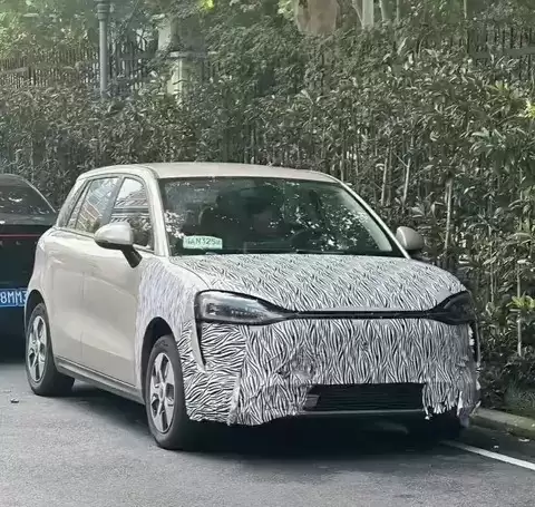 江淮钇为3改款亮相：萌系设计再现，能否重拾市场信心？