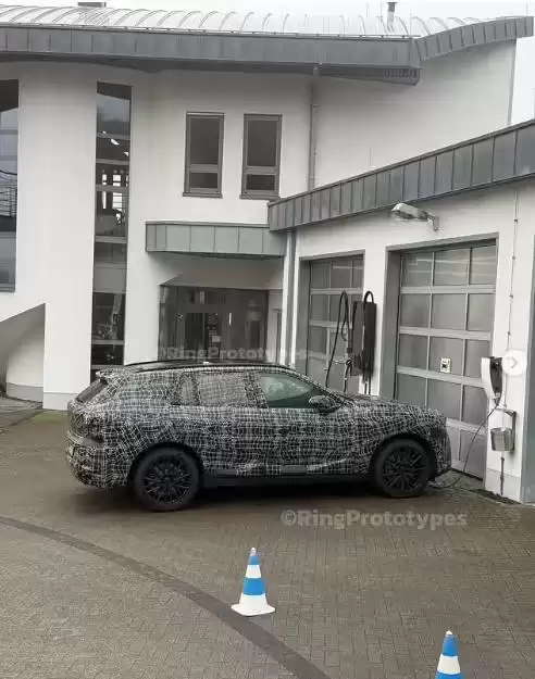 第五代宝马X5谍照曝光：配备四出排气和充电接口