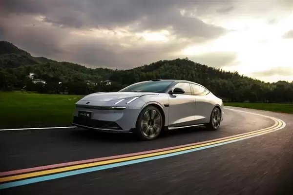 领克汽车回应领克10 EM-p后备厢：免费检查密封+终身质保