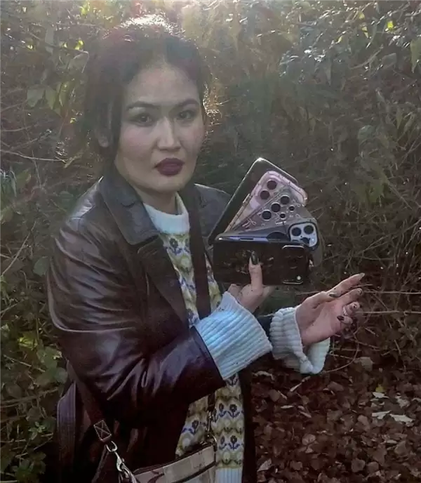 女子手机伦敦被抢 靠定位从地下挖出5部手机