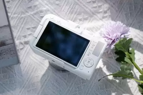 视频拍照双修利器:佳能R50V,轻巧机身容纳专业级创作体验