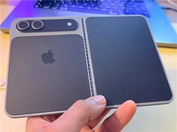 苹果首款折叠屏蓄势待发!iPhone Fold机模出炉