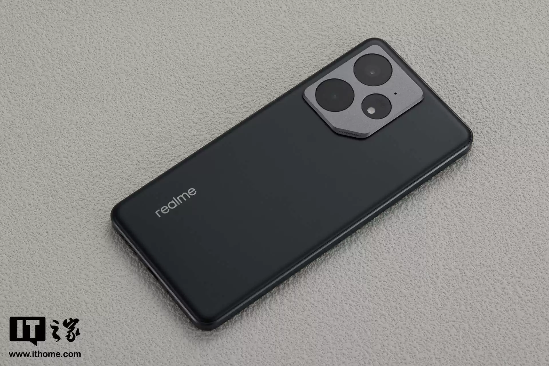 消息称 realme 真我 Neo8 中端新机暂定 1 月登场，搭载骁龙 8 Gen5 处理器