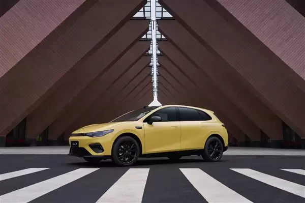 零跑创立十周年 比亚迪、理想、蔚来等车企发文祝贺